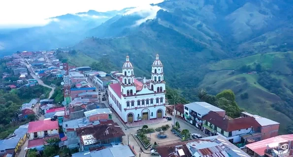 Vista aérea del municipio de Anzoátegui, Tolima