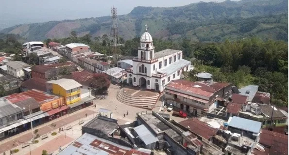 Vista aérea del municipio de Falan, Tolima