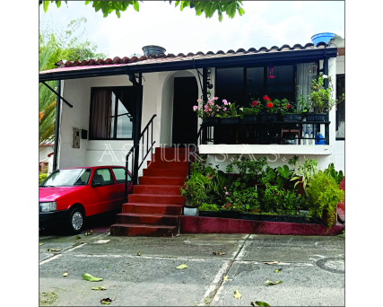 SE VENDE CASA
